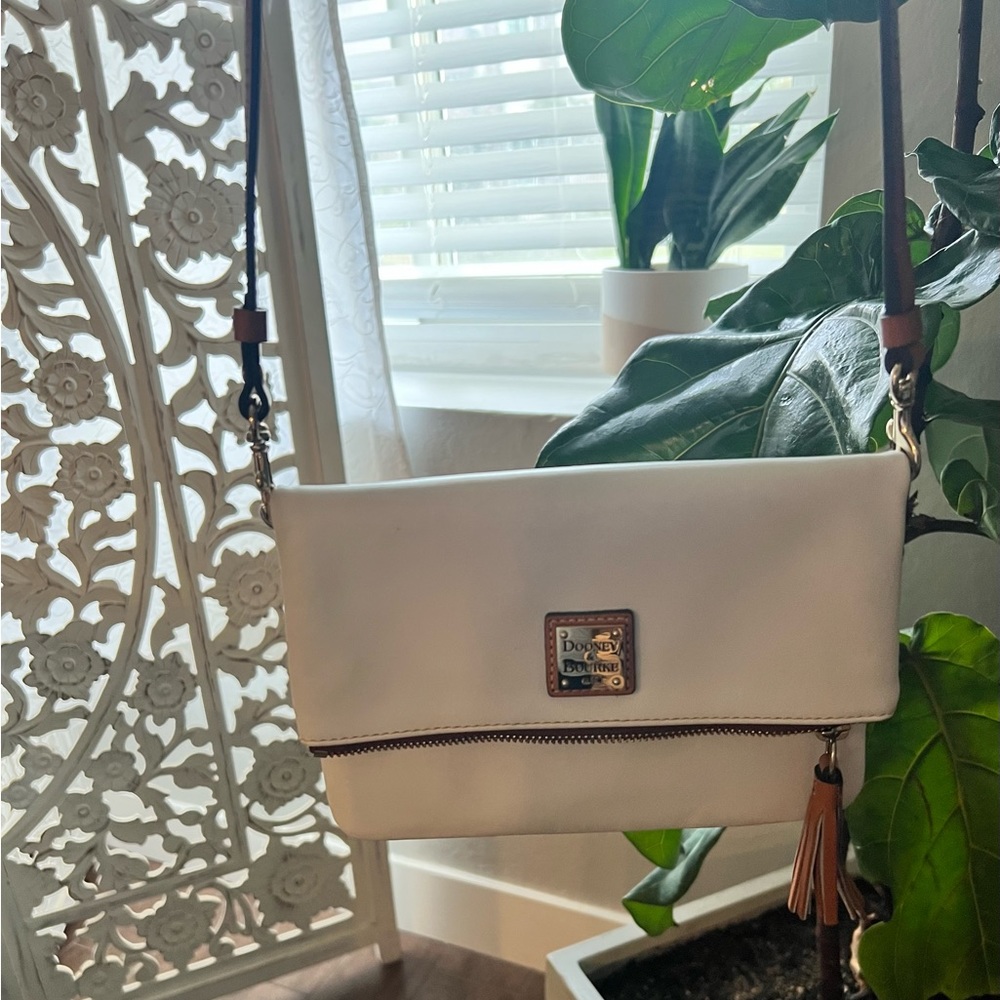 Dooney & Bourke 1975 cross body white purse.